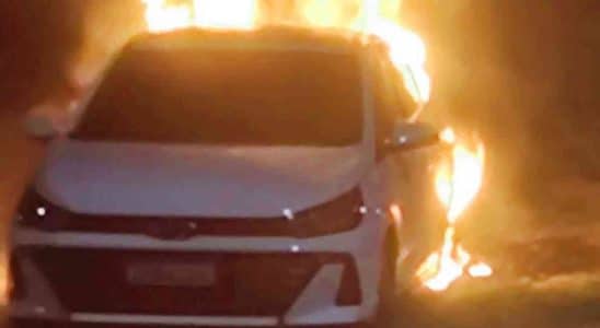 Carro De Locadora É Abandonado E Incendiado Em São Roque Durante Às 3H Da Madrugada