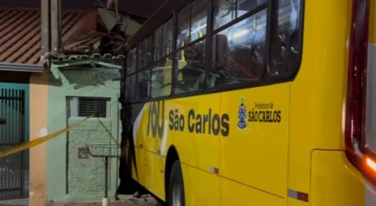 Motorista De Ônibus Passa Mal Ao Voltante E Invade Casa Em São Carlos