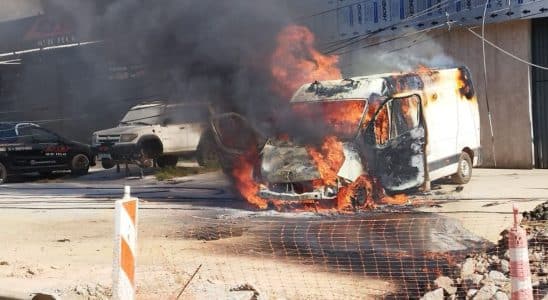 Veículo Bate Em Poste Em Posto De Combustível E Causa Explosão Em Mairinque