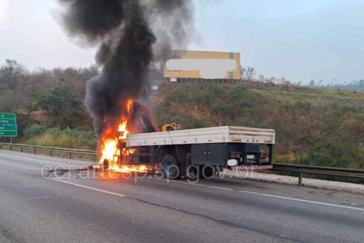 Caminhão Que Saiu De São Roque Com Destino A Grande São Paulo Pega Fogo Na Castello Branco