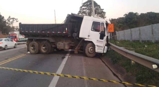 Motorista Morre Ao Bater De Frente Com Caminhão De Obra Na Raposo Tavares Em São Roque