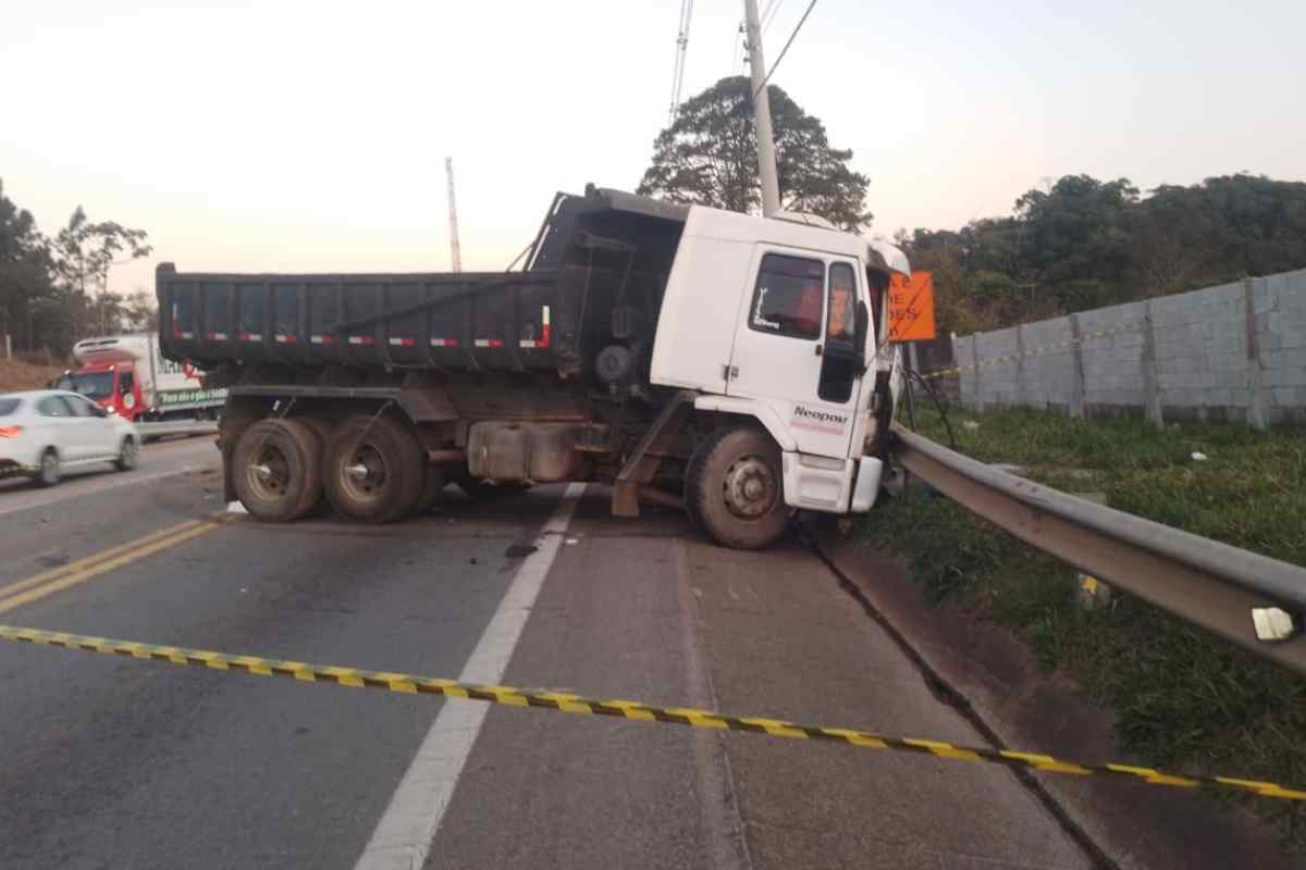 Motorista Morre Ao Bater De Frente Com Caminhão De Obra Na Raposo Tavares Em São Roque