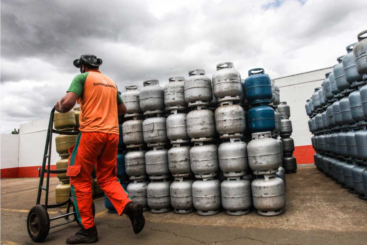 Petrobras Anuncia Reajuste No Preço Do Gás De Cozinha. Reajuste É De 9,81%