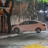 Polícia Encontra Carro Abandonado Batido Em Muro Em Movimentada Avenida De São Roque