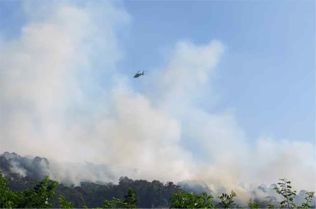 Fogo Em Area Próxima Da Cba Em Alumínio Mobiliza Bombeiros E Até Helicópteros