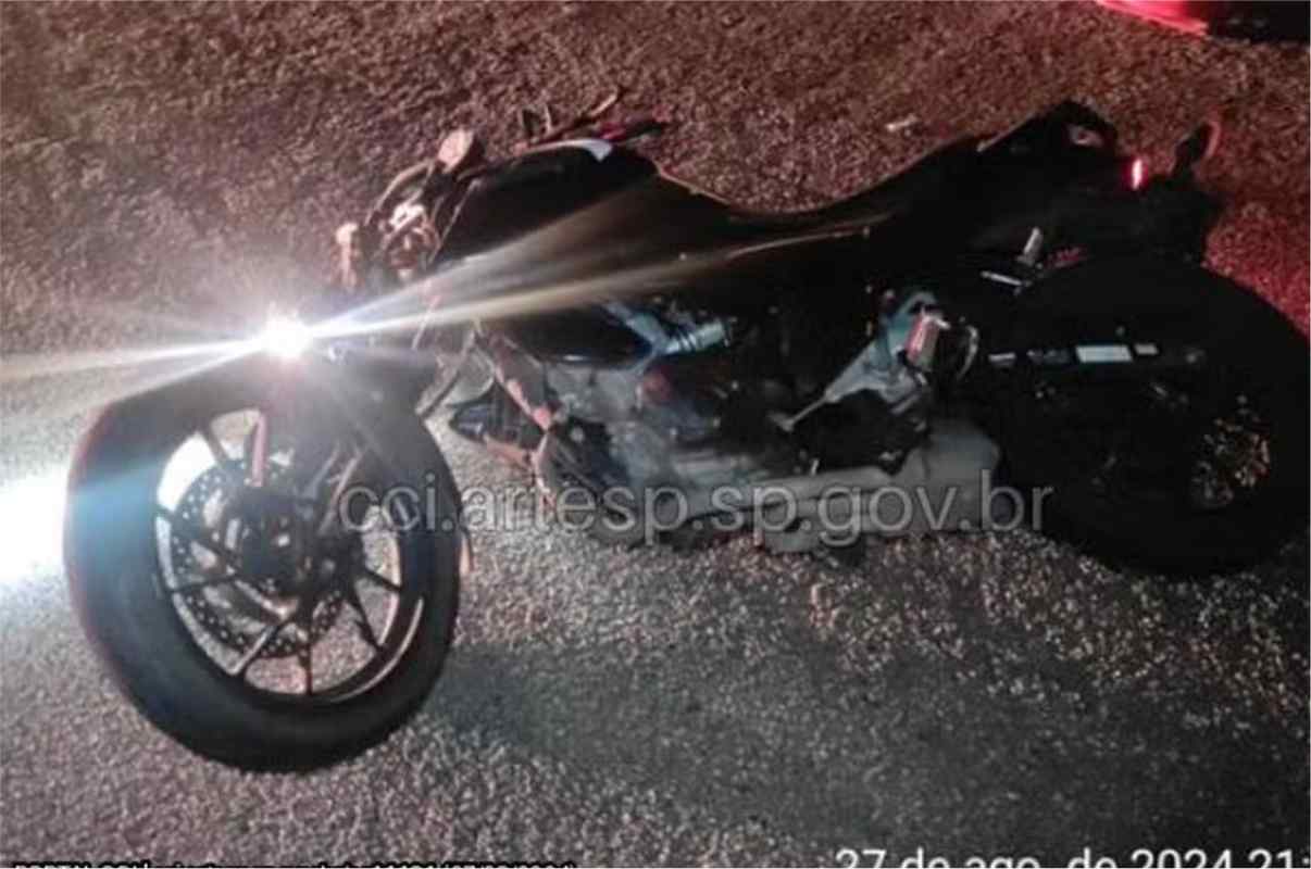 Motociclista Fica Em Estado Grave Após Bater Em Carreta Em Araçariguama