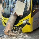 Ônibus Perde Freio A Bete Em Poste Na Em Avenida Movimentada De Sorocaba