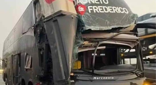 Acidente Com Ônibus Da Dupla João Neto E Frederico Deixa Feridos Na Madrugada De Sexta