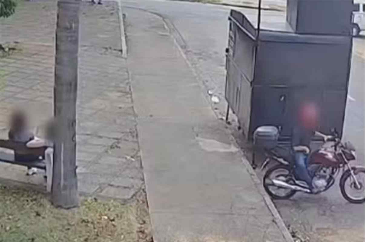 Câmera Filma Homem Se Masturbando Na Porta De Escola E Preocupa Pais De Alunos