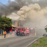 Incêndio De Grandes Proporções Atinge Conhecido Restaurante Na Granja Viana Em Cotia