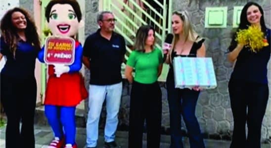 Moradora De Mairinque Que Ganhou Bolada De R$ 300 Mil No Supercap Grava Comercial De Tv