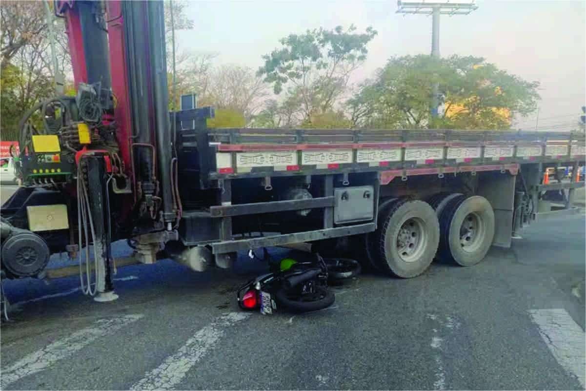 Motociclista Morre Em Acidente Com 2 Caminhões Em Famosa Avenida De Sorocaba