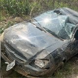 Carro Que Capotou Na Estrada Mário Covas Em Mairinque Havia 3 Pessoas, Sendo Uma Criança