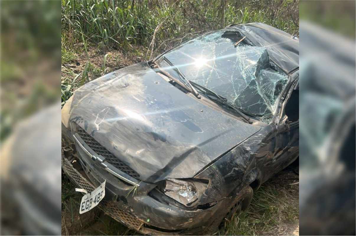 Carro Que Capotou Na Estrada Mário Covas Em Mairinque Havia 3 Pessoas, Sendo Uma Criança