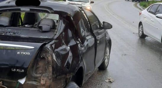 Idosa De 61 Anos Capota O Carro Três Vezes Na Estada Mario Covas Em Mairinque