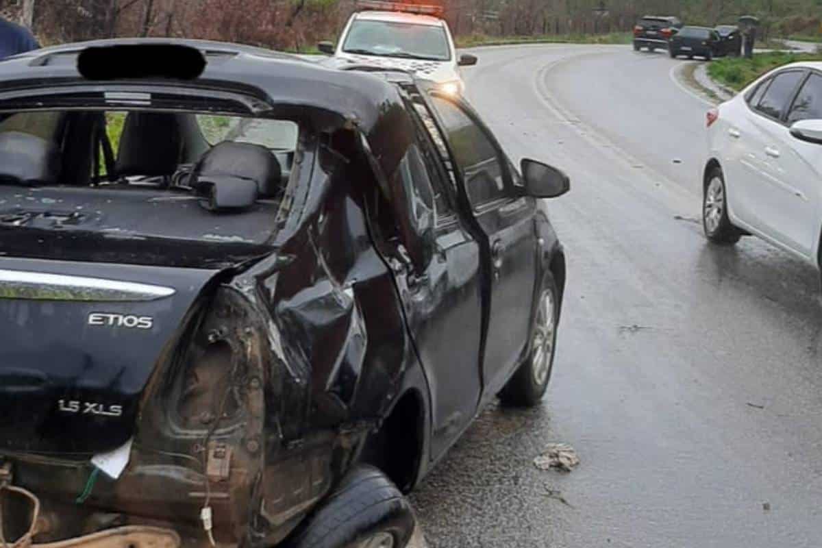 Idosa De 61 Anos Capota O Carro Três Vezes Na Estada Mario Covas Em Mairinque