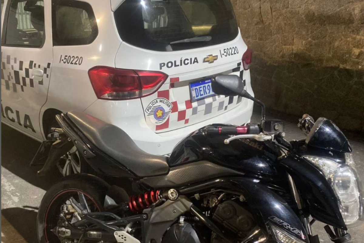 Ladrão Rouba Moto Kawasaki Em São Roque, Bate Em Carro E Acaba Preso Pela Polícia Militar