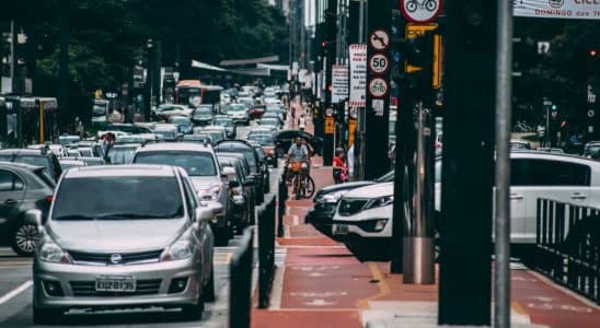 Logística Rápida Acelerando O Transporte De Veículos E Mercadorias