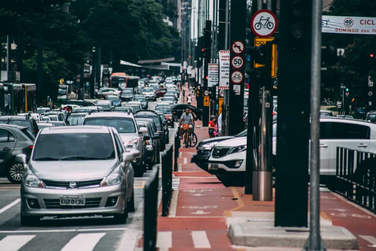 Logística Rápida Acelerando O Transporte De Veículos E Mercadorias