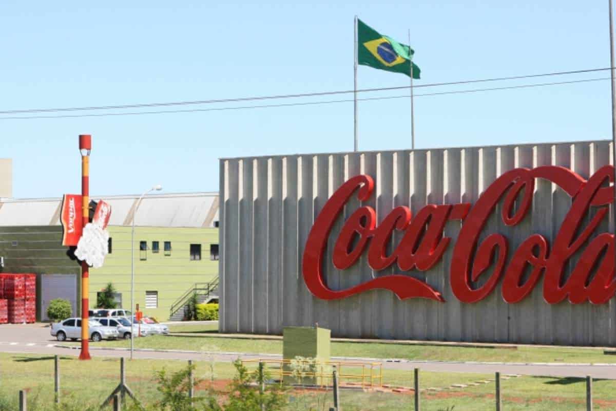 Coca-Cola abre mais de 300 vagas para diferentes níveis de escolaridade e setor em São Paulo, Santos, Caraguatatuba e Jundiaí