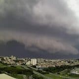 Frente fria chega ao Estado de São Paulo trazendo chuva para espantar calor escaldante. Veja onde!