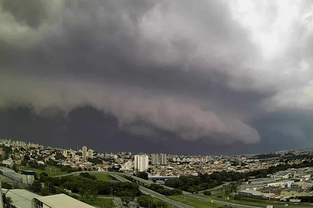 Frente fria chega ao Estado de São Paulo trazendo chuva para espantar calor escaldante. Veja onde!