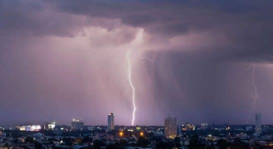 Frente Fria Deve Causar Chuva Intensa Com, Raios E Rajadas De Vento Para O Interior De Sp Até Domingo