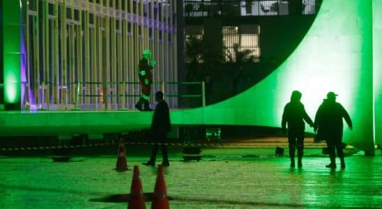 Mulher Afirma Ter Fiz Homem Bomba Explodir Na Praça Dos Três Poderes Em Brasília