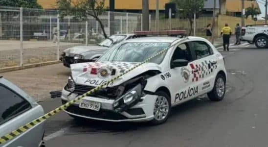 Policial Passa Mal E Bate Carro Da Polícia Militar Em São Carlos