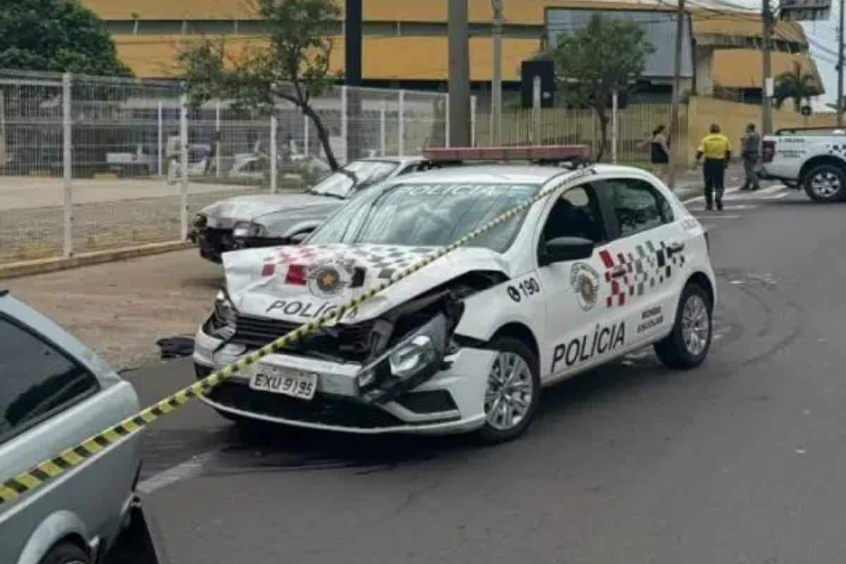 Policial Passa Mal E Bate Carro Da Polícia Militar Em São Carlos