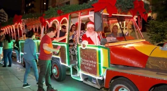 Trenzinho de natal leva crianças para passear em Mairinque de graça durante período de natal