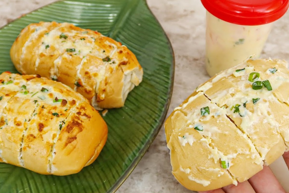 Pão De Alho Com Pão Francês